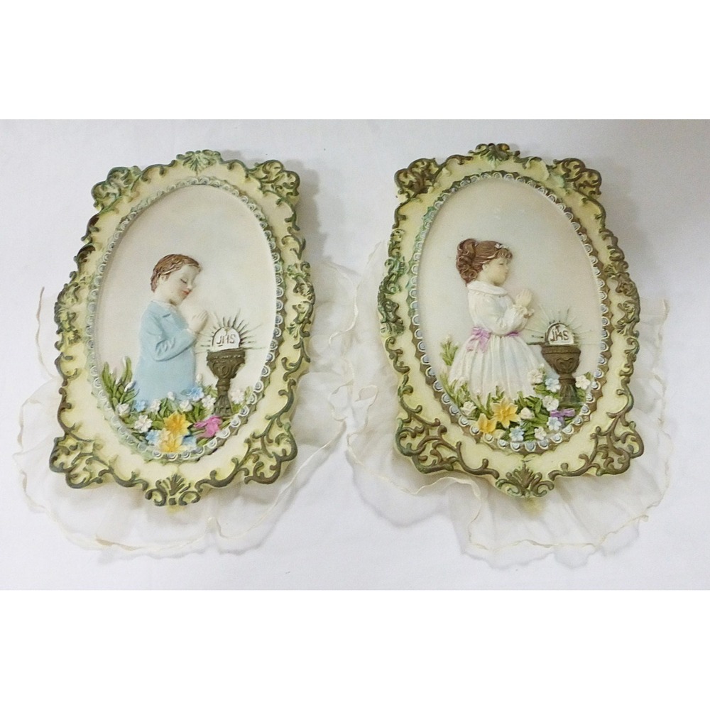 Vtg plaque wall decor praying boy ‎ girl resin set of two religion  cottagecore